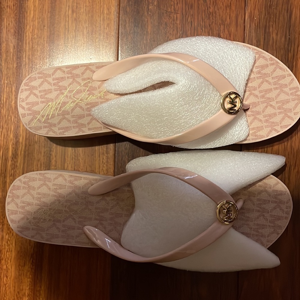 Michael Kors Bedford Flip Flops - Picture 2 of 6
